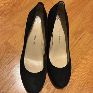 Isaac Mizrahi black round-toe wedges
